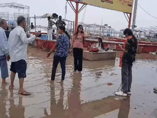 वाराणसी में घटने लगा गंगा का जलस्तर