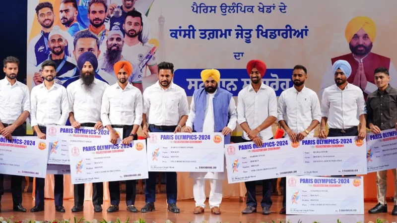 पेरिस ओलंपिक में कांस्य पदक जीतने वाले हॉकी खिलाड़ियों को सम्मानित किया गया