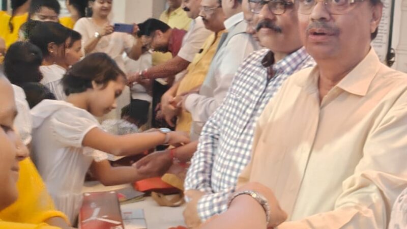 रोटरी क्लब ने बच्चों से राखी बंधवाकर मनाया रक्षाबंधन