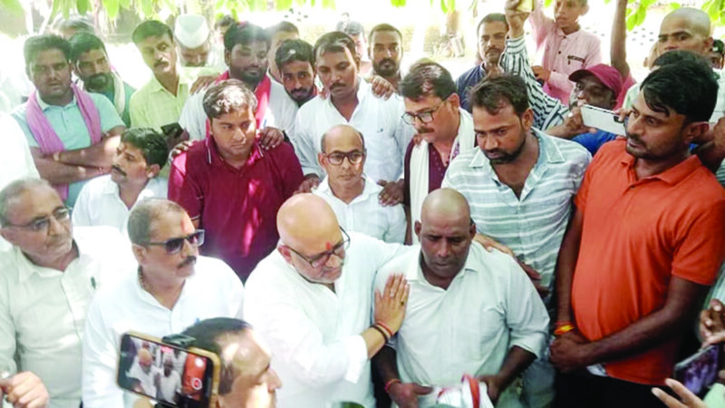 मंगेश के घर पहुंचे अजय राय