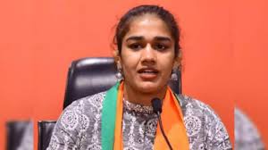 भाजपा नेता बबीता फोगाट का बयान कहा विनेश का राजनीति में आना निजी निर्णय