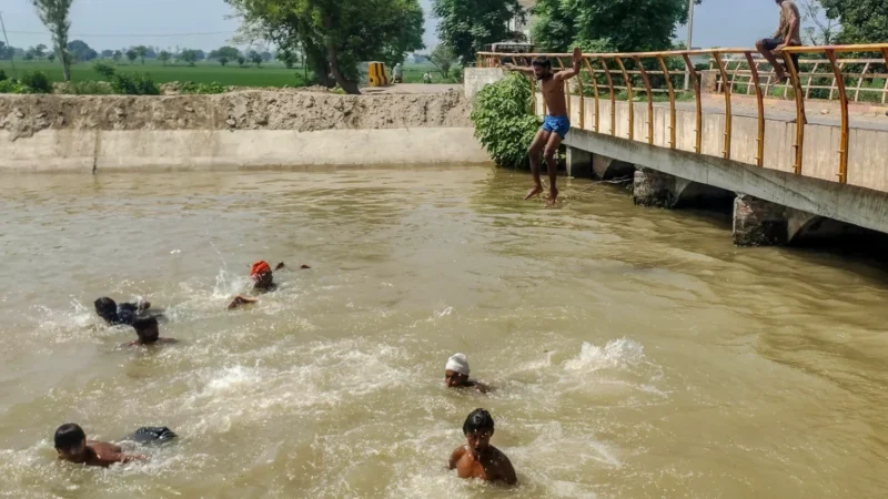 उत्तर प्रदेश कौशांबी में नहर में गिरने से मोटरसाइकिल सवार की मौत