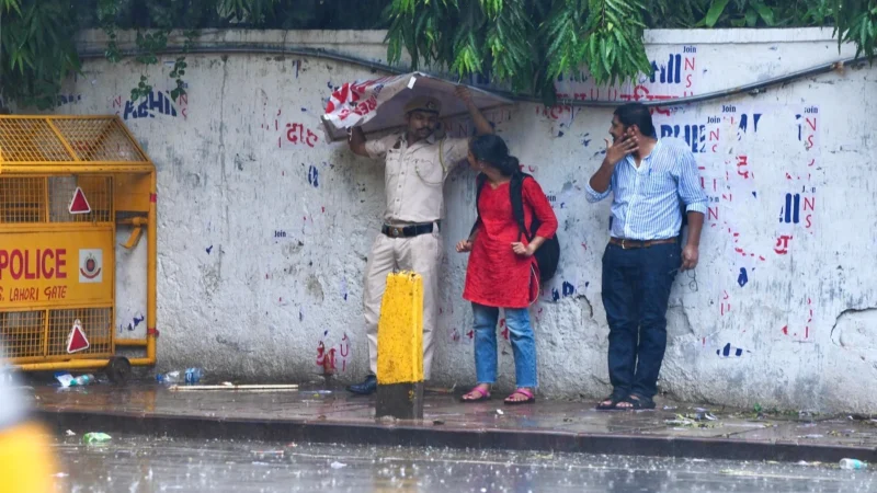 मौसम विभाग ने दिल्ली में हल्की बारिश की संभावना जताई