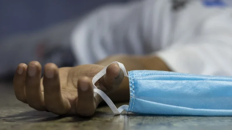 तेलंगाना में सांप के साथ करतब दिखाने वाले युवक की मौत