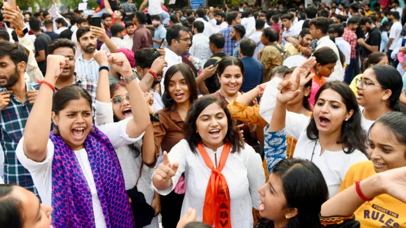 दिल्ली उच्च न्यायालय ने डीयूएसयू चुनावों में ५० प्रतिशत महिला आरक्षण लागू करने का आदेश दिया