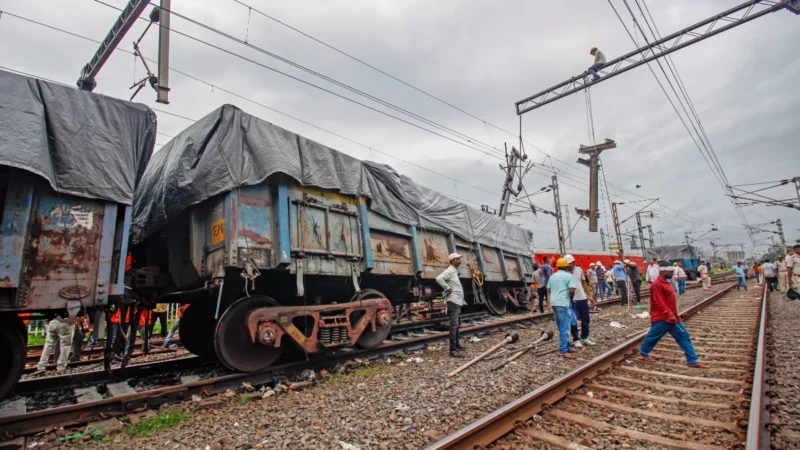 कालिंदी एक्सप्रेस के बाद अब महाराष्ट्र के सोलापुर में मालगाड़ी को पटरी से उतारने की कोशिश