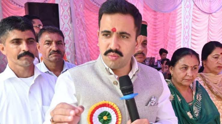 स्ट्रीट वेंडर विवाद में फटकार के बाद बैकफुट पर विक्रमादित्य सिंह