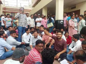 नर्सिंग स्टाफ़ की हड़ताल से चिकित्सा सेवा ठप, मरीज परेशान