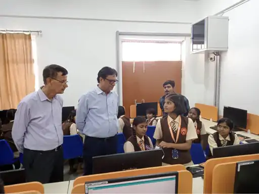 कॉन्वेंट स्कूलों को टक्कर दे रहे अटल आवासीय विद्यालय