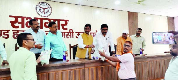 विधायक ने तोरिया एवं सरसों बीज का मिनीकिट को निःशुल्क उपलब्ध कराया