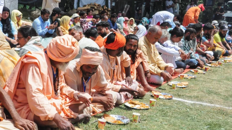 साधु संतों ने हिंदु धार्मिक उत्सवों में उर्दू शब्दों को हटाने की मांग की