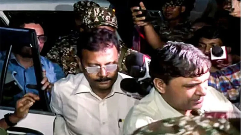 अस्पताल के पूर्व प्रिंसिपल संदीप घोष के आवास पर ईडी ने छापा मारा