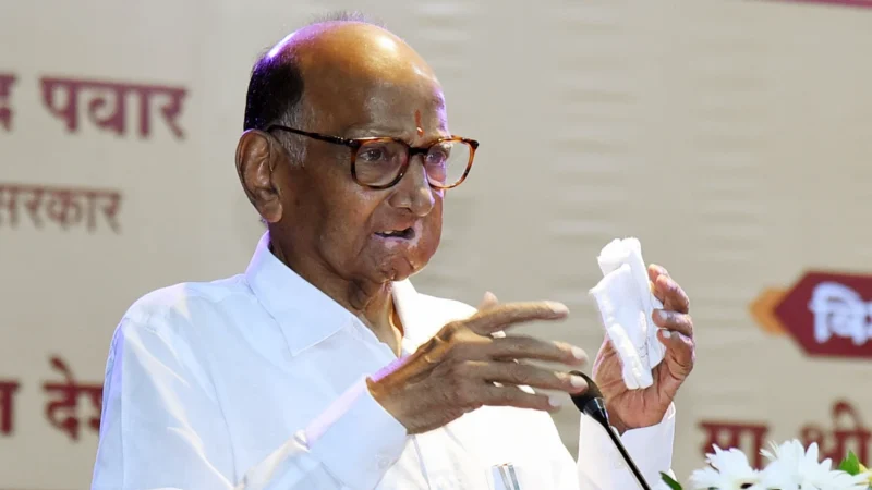 भ्रष्टाचार के कारण गिरी शिवाजी महाराज की प्रतिमा शरद पवार