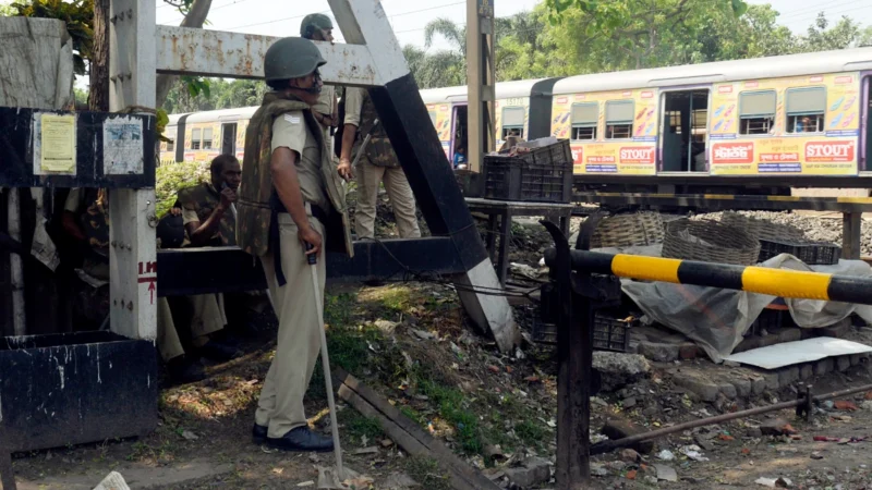 उत्तर प्रदेश प्रयागराज के पास महाबोधि एक्सप्रेस पर हुआ पथराव