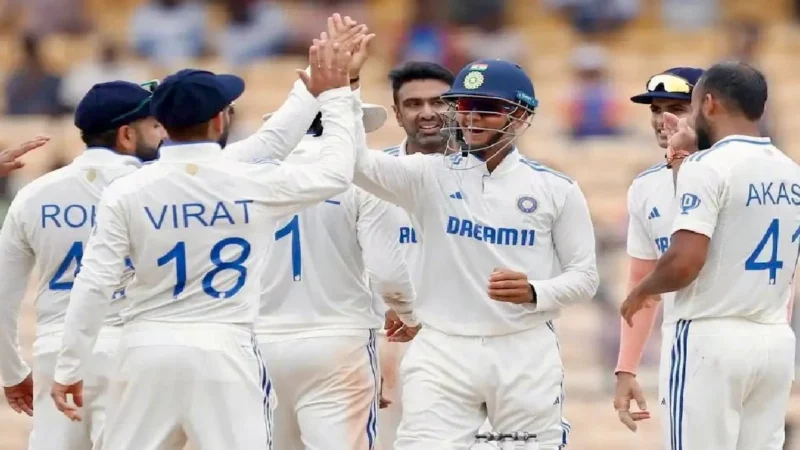 बांग्लादेश के तेज गेंदबाजों हसन महमूद और तस्कीन अहमद ने पिच पर अच्छी गेंदबाजी की