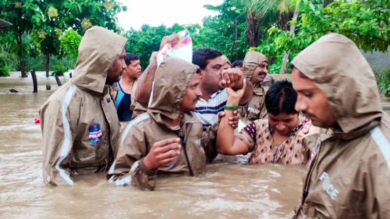 तेलंगाना के खम्मम में ३० साल की सबसे भयंकर बाढ़