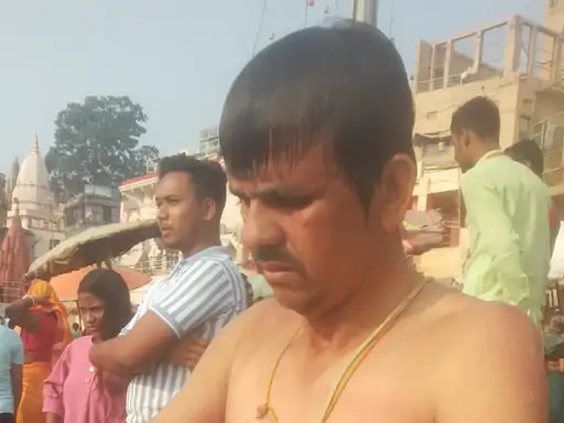 दशाश्वमेध घाट पर डूब रहे व्यक्ति को जलपुलिस ने बचाया