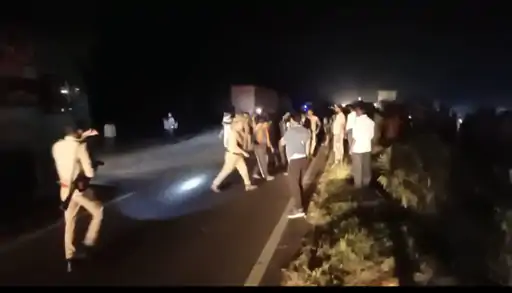 मुरादाबाद में डंपर से कुचलकर बाइक सवार की मौत