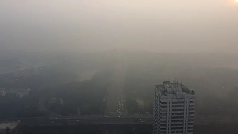 दिल्ली एयर पॉल्युशन – दिल्ली में एक्यूआई गिरकर 226 पर पहुंचा