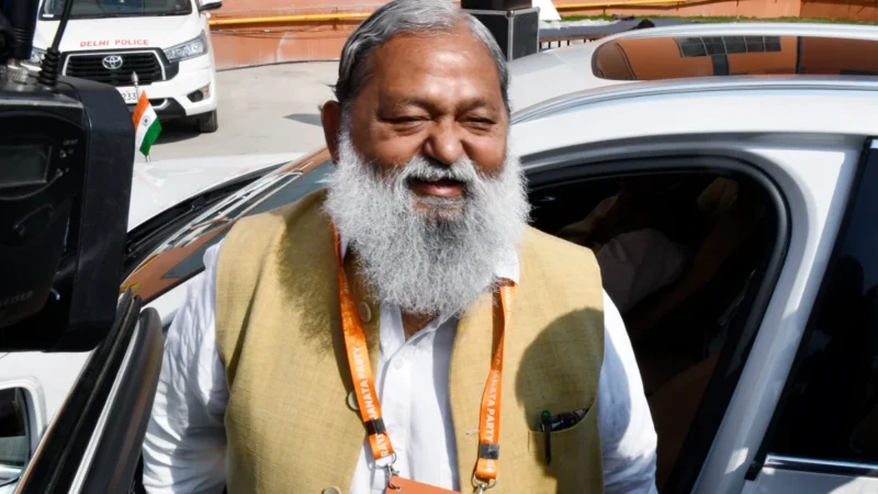 हरियाणा के मंत्री अनिल विज ने वरिष्ठ अधिकारियों की अनुपस्थिति पर नाराजगी जताई