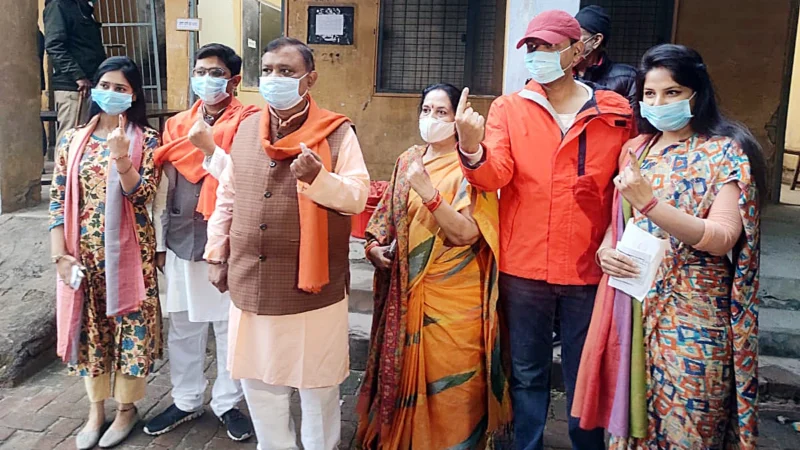 उप्र : भाजपा सांसद अतुल गर्ग ने कांग्रेस नेता डॉली शर्मा के खिलाफ प्राथमिकी दर्ज करायी