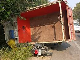 बाराबंकी में पिकअप ने दो युवकों को रौंदा मौत