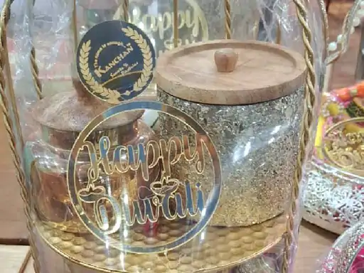 लखनऊ में बिकी 56 हजार रुपए किलो मिठाई