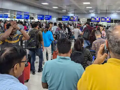 लखनऊ में इंडिगो का सर्वर हुआ डाउन