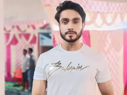 फ्लैट में भीषण आग बिजनेसमैन की पत्नी बेटा फंसे