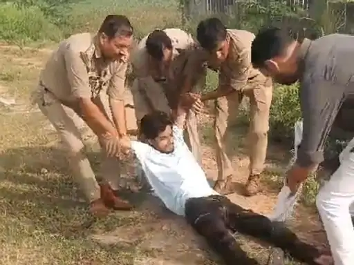 नोएडा में पुलिस की कैब लुटेरों से हुई मुठभेड़