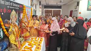 काशी में मुस्लिम महिलाओं ने भगवान राम की आरती की