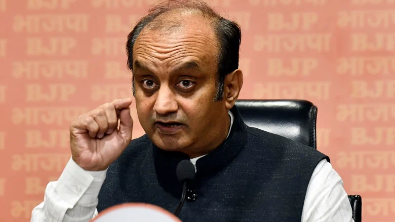 हरियाणा में पिछड़ते ही चुनाव आयोग पहुंची कांग्रेस