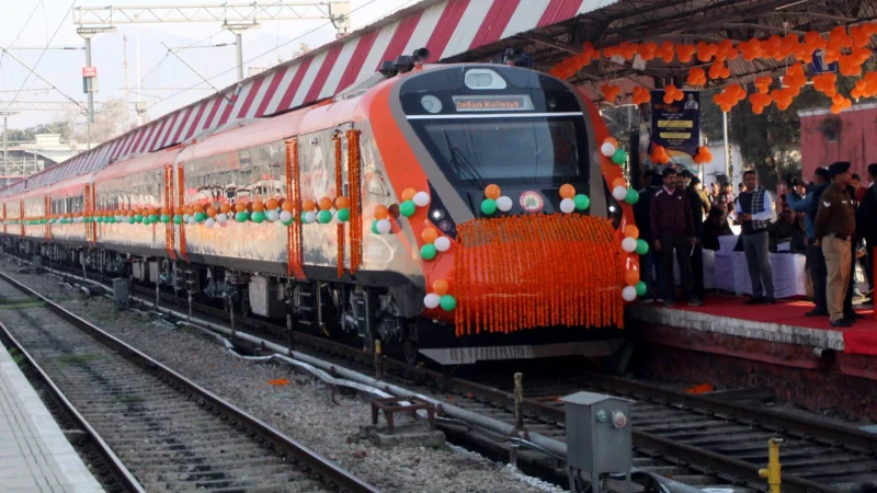 हिमाचल प्रदेश के ऊना में वंदे भारत ट्रेन पर पथराव