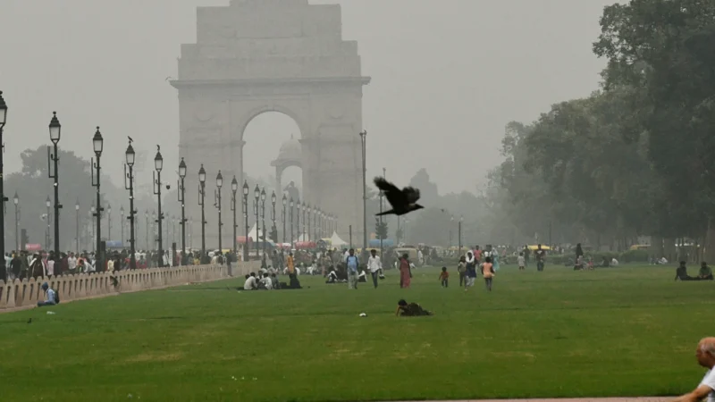 दिल्ली में न्यूनतम तापमान २४.८ डिग्री सेल्सियस