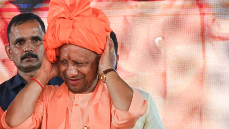 मुख्यमंत्री योगी आदित्यनाथ ने गोरखनाथ मंदिर में कलश स्थापना की