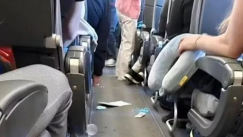 अचानक टर्बुलेंस में फंसी फ्लाइट,यात्रियों में मची चीख -पुकार