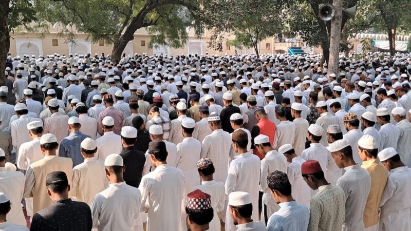 बुनकरों ने निभाई 460 वर्ष पुरानी परंपरा, मुल्क की तरक्की के लिए दुआख्वानी