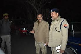 टूरिस्ट बस पर रिटायर्ड फौजी ने की अंधाधुंध फायरिंग