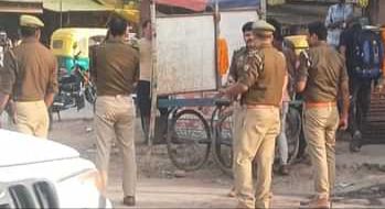 वाराणसी में स्वास्थ्यकर्मी से दिनदहाड़े 5 लाख की लूट