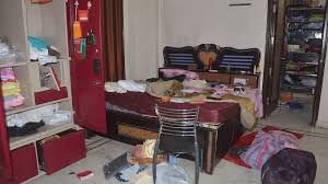 कारोबारी के घर से नकदी और 40 लाख के गहने चोरी