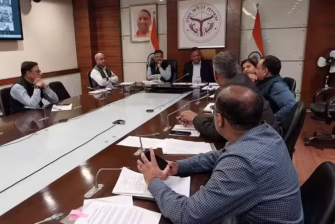 यूपी के आठ जिलों की एयर क्वालिटी पर नजर रखेंगे डीएम