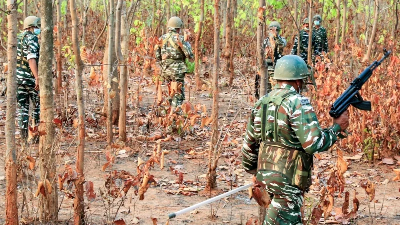 मुठभेड़ के बाद पुलिस ने दो माओवादी गिरफ्तार किए