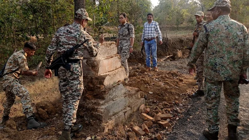 छत्तीसगढ़ के बीजापुर जिले में सुरक्षाबलों और माओवादियों के बीच मुठभेड़