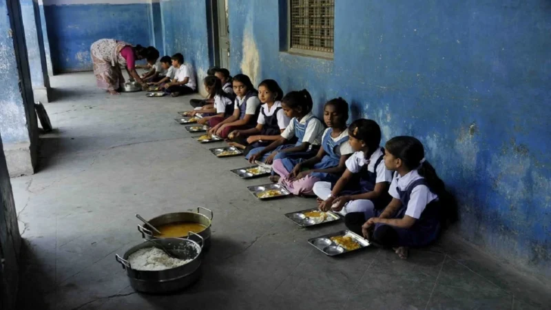 मध्याह्न भोजन करने से 22 छात्रों की तबयत बिगड़ी,जांच जारी