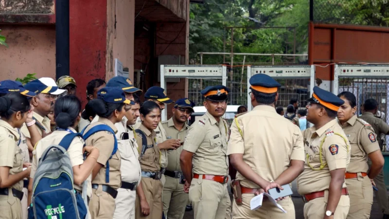 मुंबई पुलिस ने शाहरुख खान को धमकी देने वाले व्यक्ति को गिरफ्तार किया