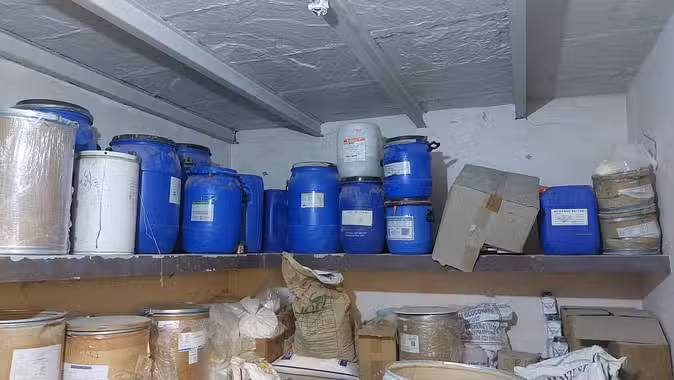 पशुओं की नकली दवा की दो फैक्टरियों पर छापा, 3.5 करोड़ का माल जब्त