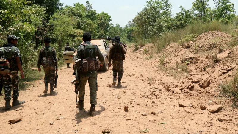 सुरक्षा बलों पर हमले की योजना बना रहे आठ नक्सली गिरफ्तार