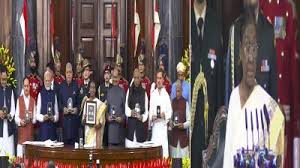 भारत का संविधान अब संस्कृत और मैथिली में भी, राष्ट्रपति मुर्मू ने संविधान की पहली प्रति जारी की