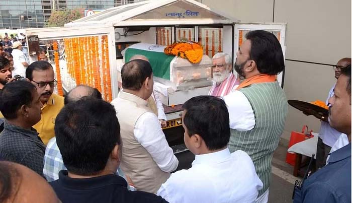 पटना पहुंचा बिहार कोकिला का पार्थिव शरीर, कल होगा अंतिम संस्कार