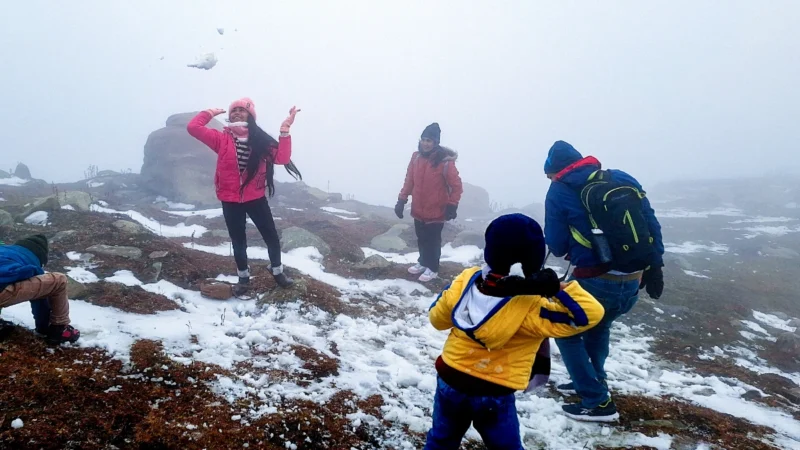 कश्मीर के ऊपरी इलाकों में हल्का हिमपात